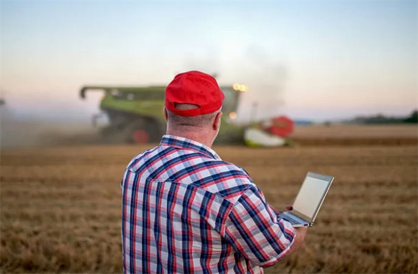 農(nóng)機(jī)觸摸屏應(yīng)用 農(nóng)機(jī)觸摸屏應(yīng)用